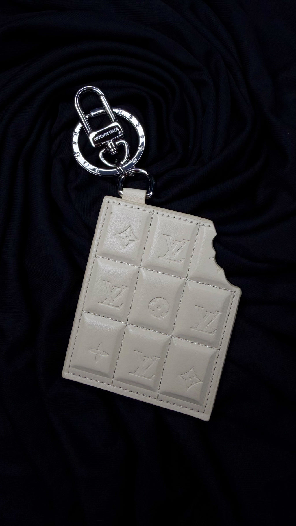 LV White Chocolate